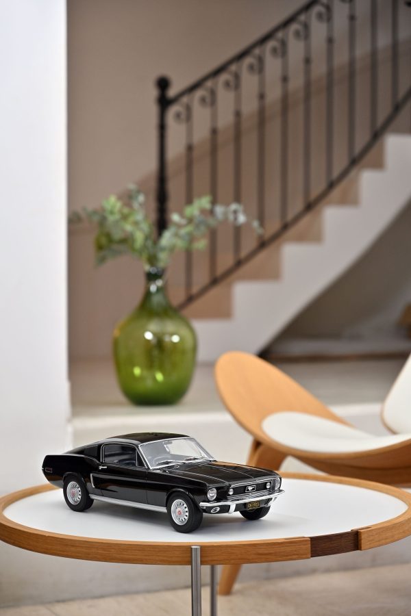 Ford Mustang Fastback 1968 Noir 1/12
