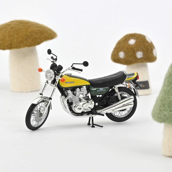 Kawasaki Z900 1973 - Vert foncé /Jaune 1/18