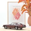Jaguar XJ-S 5.3 H.E. Coupé 1982 Rouge métallisé 1/18 - 200pcs – Image 2