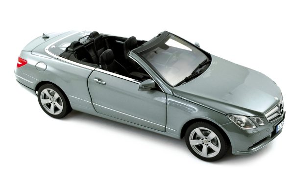 Mercedes-Benz E500 Cabriolet 2010 Argent Palladium 1/18