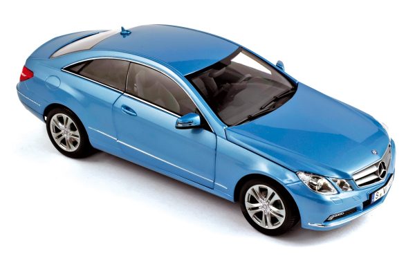 Mercedes-Benz Classe E Coupé 2009 Bleu métallisé 1/18