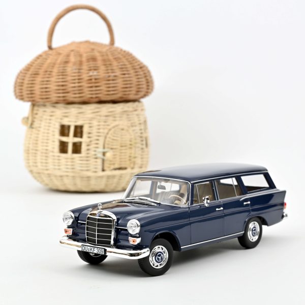Mercedes-Benz 200 Universal 1966 Bleu foncé 1/18