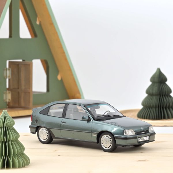 Opel Kadett GSi 1987 Bleu métallisé 1/18
