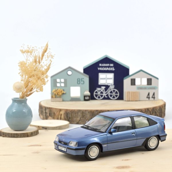 Opel Kadett GSi 1987 Bleu clair métallisé 1/18 - 200pcs