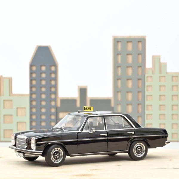 Mercedes-Benz 200 1968 Noir Taxi 1/18