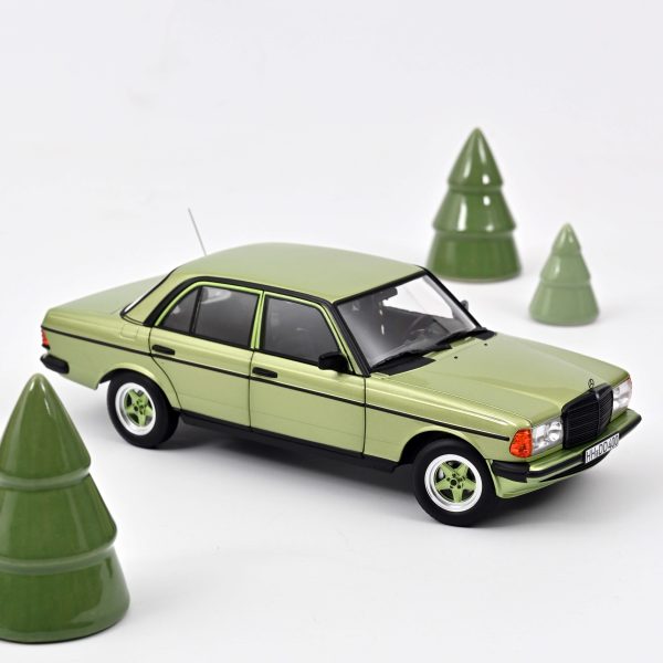 Mercedes-Benz 200 AMG 1984 Vert d'argent métallisé 1/18