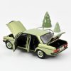 Mercedes-Benz 200 AMG 1984 Vert d'argent métallisé 1/18 – Image 2