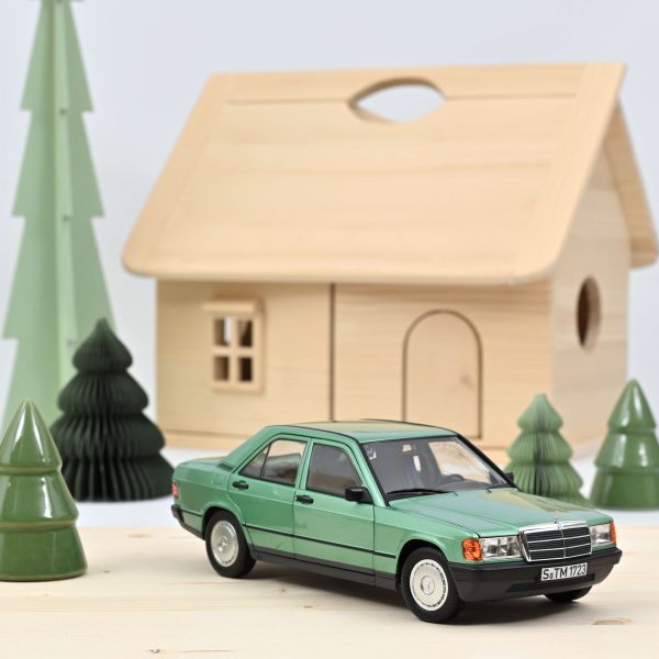 Mercedes-Benz 190 E 1984 Vert Métallique 1/18 - 200pcs
