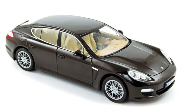 Porsche Panamera S 2009 Mahagoni métallique 1/18
