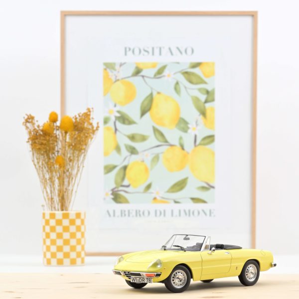 Alfa Romeo 2000 Spider 1978 Jaune 1/18 - 300pcs