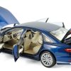 Audi A8 L 2017 Bleu métallisé 1/18 – Image 2