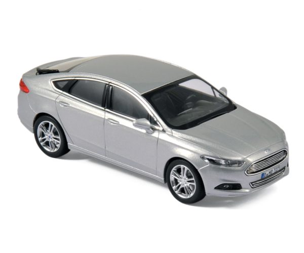 Ford Mondeo 2014 Gris clair métallisé 1/43
