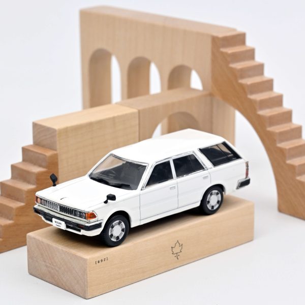 Nissan Cedric Van Deluxe 1995 Blanc 1/43